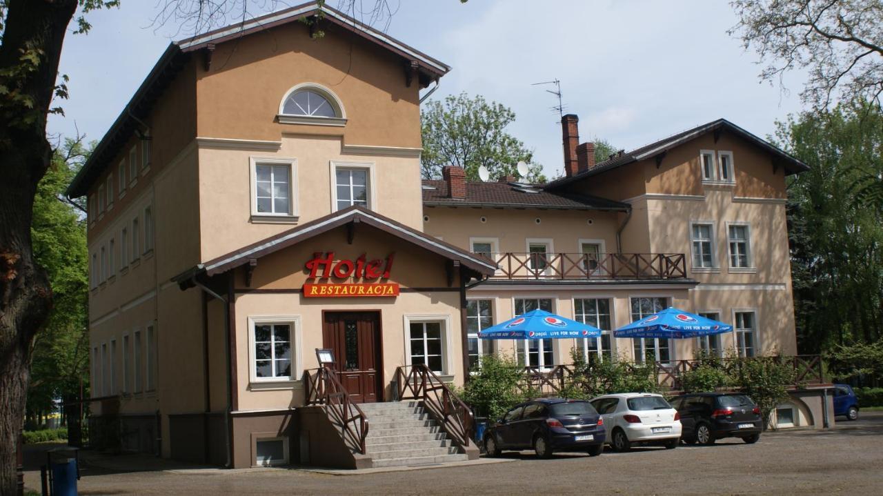 Dworek Brodowo Restauracja Hotel Przyjecia Exterior foto